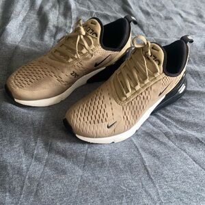 Nike men’s 7.5 airmax 270